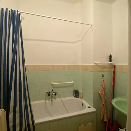 Bed In Shared Near The Centre 프라하